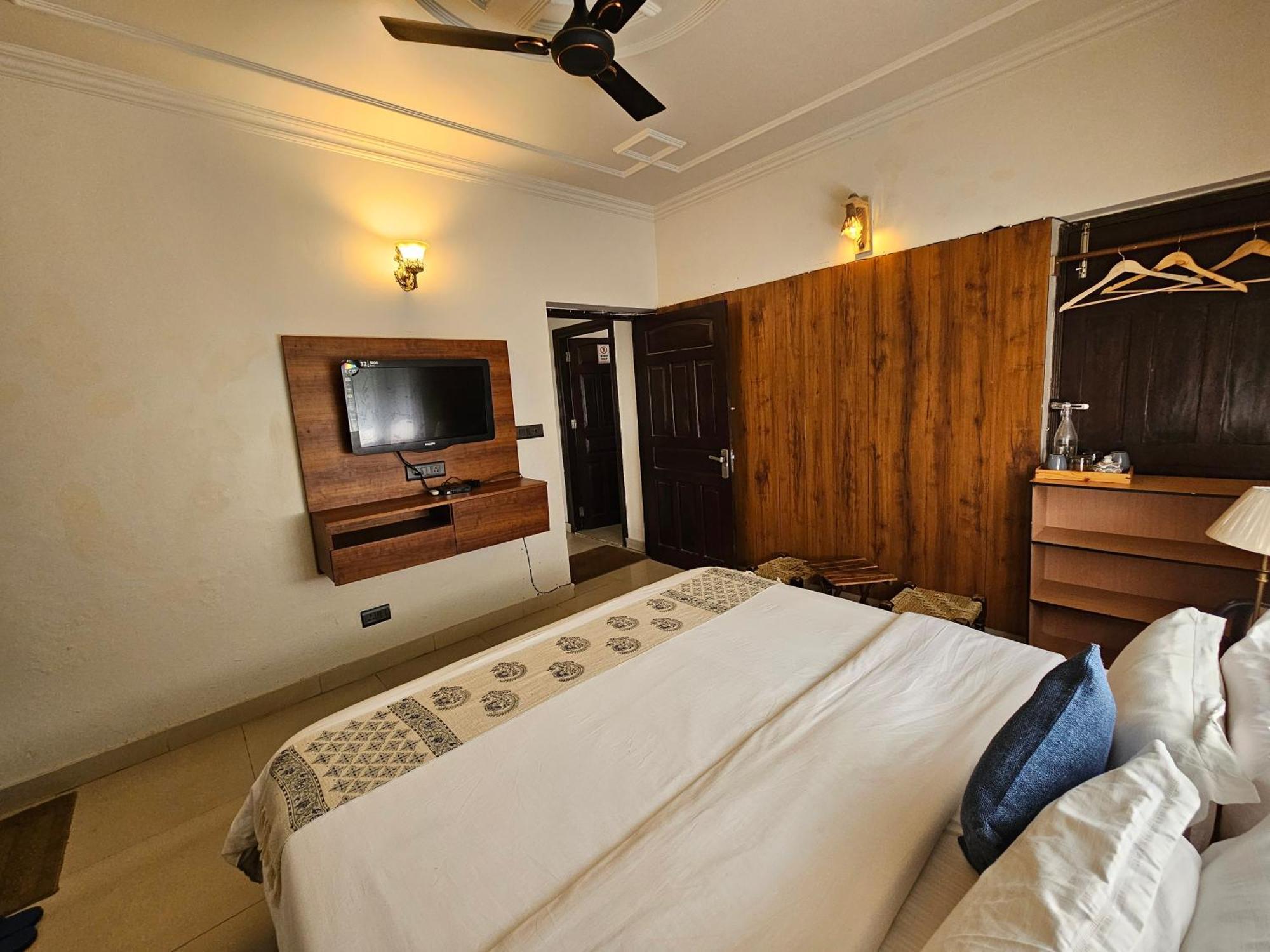 Hotel Alinda House Naukuchiatal By The Ghaur Bhīm Tāl Exterior foto
